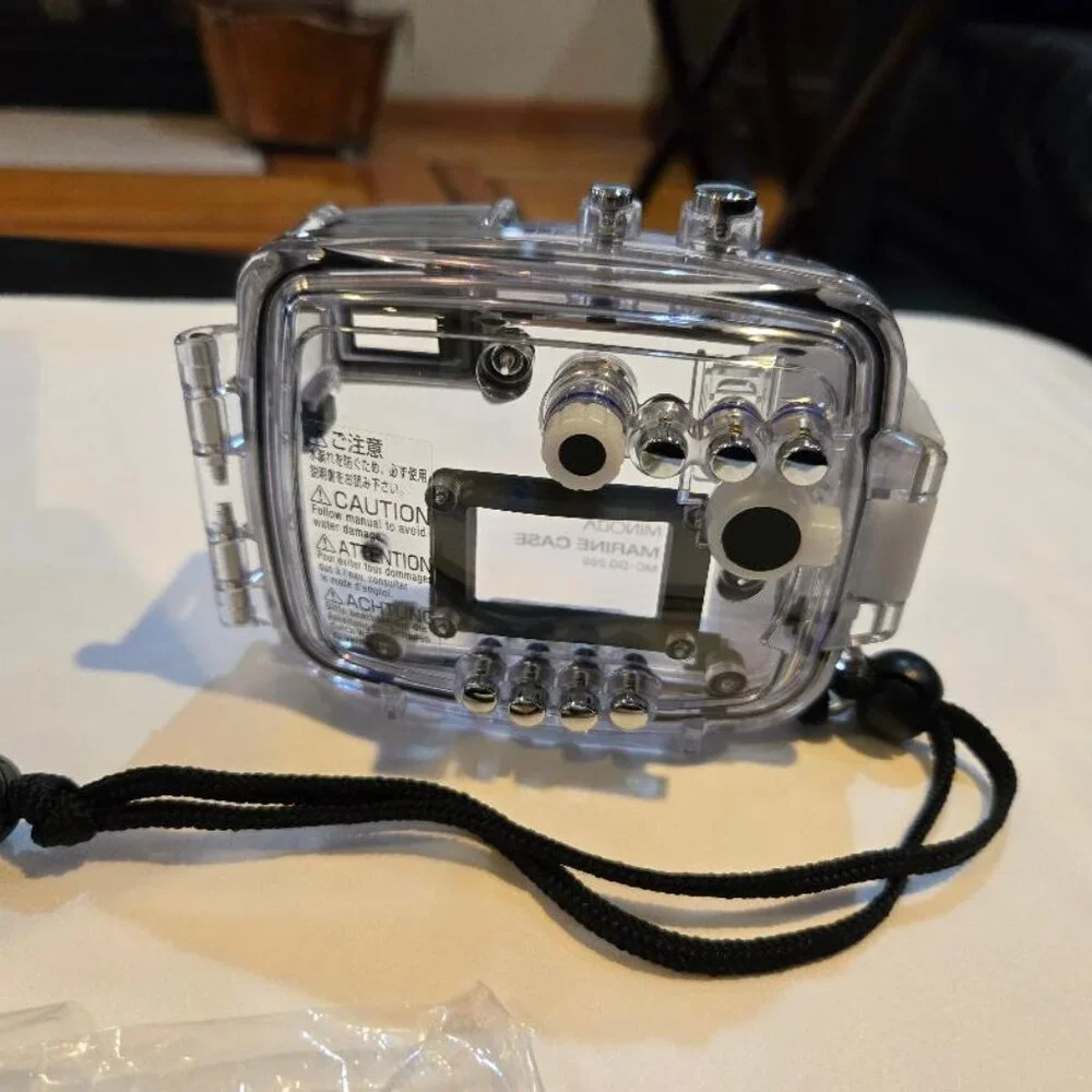 NIB Minolta MC-DG200 Marine Case for Dimage XT Digital Cameras